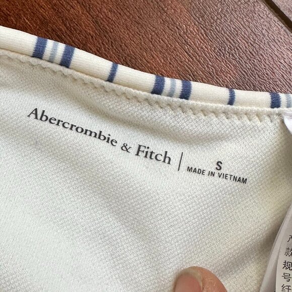 Abercrombie and Fitch Blue and White Striped Bikini Bottom Size Small - Picture 4 of 5